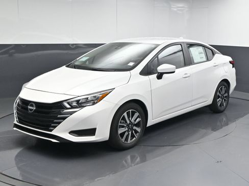 Used 2025 Nissan Versa SV w/ Trunk Package FWD image 3