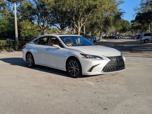Used 2025 Lexus ES 300h w/ Premium Package image 3