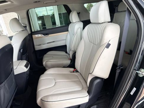 Used 2024 Hyundai Palisade Limited FWD image 13