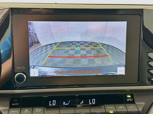 Used 2025 Toyota Camry SE image 14