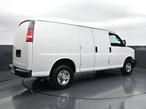 Used 2017 Chevrolet Express 2500 RWD image 2