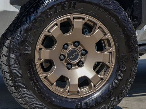 Used 2025 Toyota Tacoma TRD Sport image 2