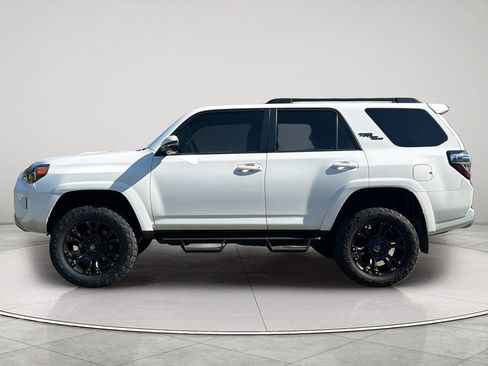 Used 2021 Toyota 4Runner TRD Off-Road Premium w/ Moonroof Package AWD/4WD image 2