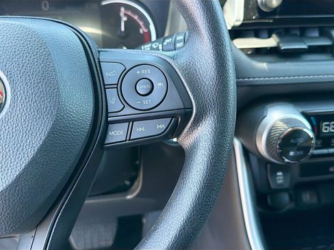 Used 2025 Toyota RAV4 XLE image 37