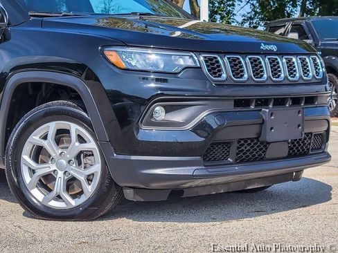 Used 2024 Jeep Compass Latitude AWD/4WD image 4
