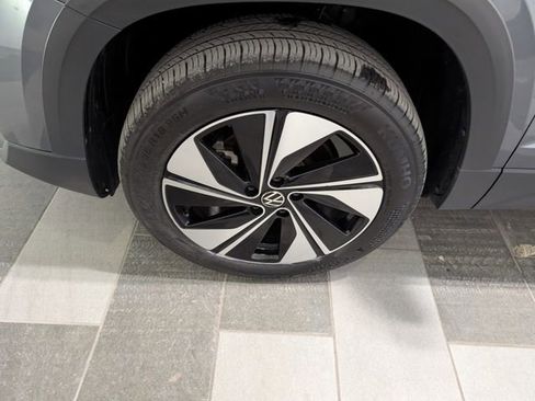 Used 2025 Volkswagen Taos SE image 7