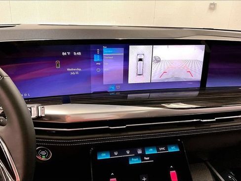 Used 2025 Cadillac Escalade ESV Premium Luxury AWD/4WD image 31