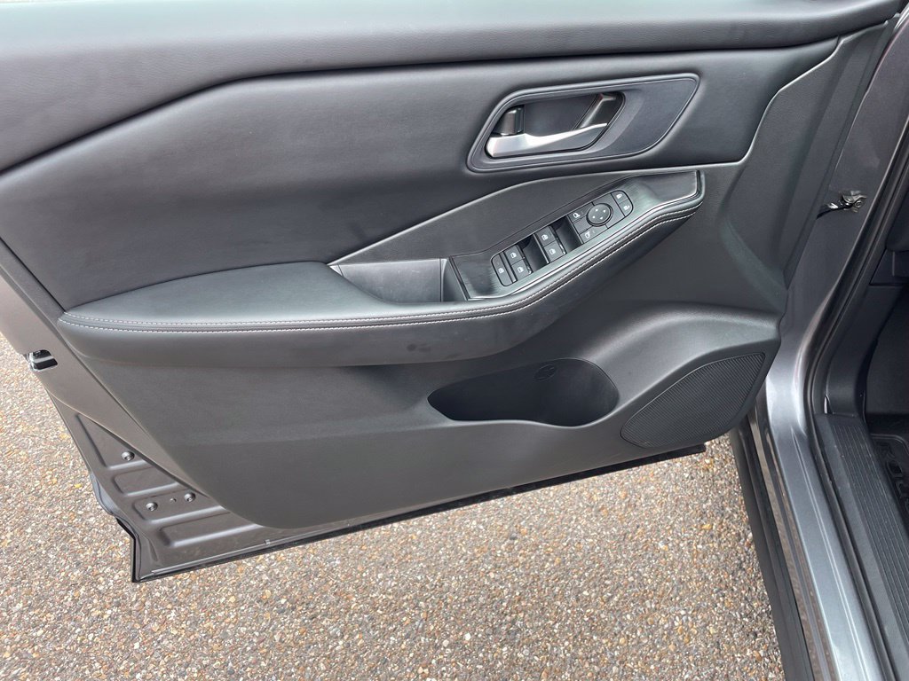Certified 2026 Nissan Rogue SV FWD image 26