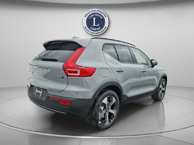 New 2026 Volvo XC40 B5 Core w/ Protection Package Premier AWD/4WD image 3