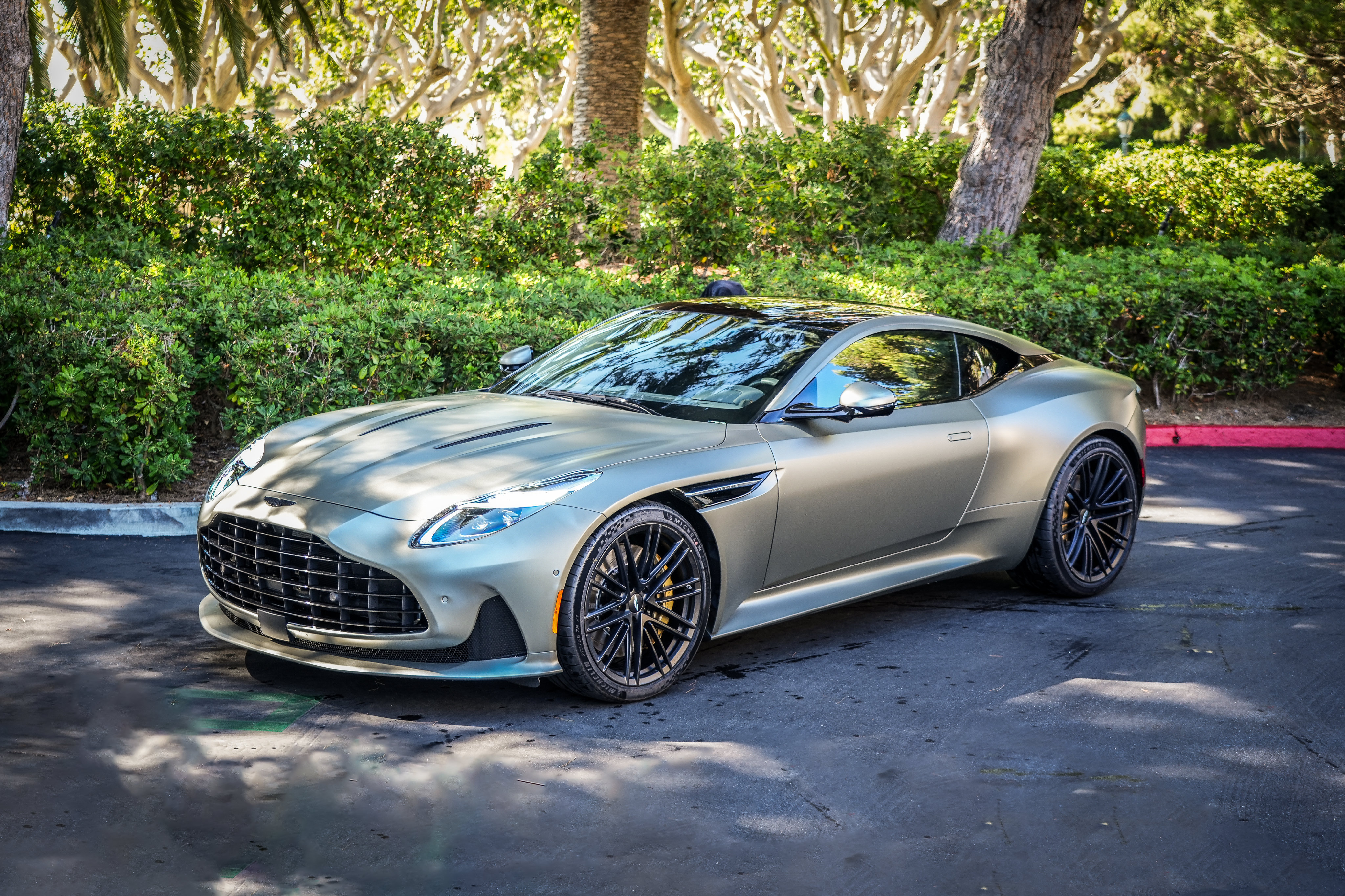 Used 2024 Aston Martin DB12 Coupe RWD image 2