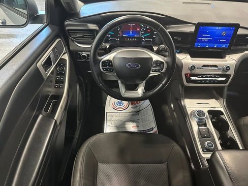 Used 2023 Ford Explorer XLT image 25