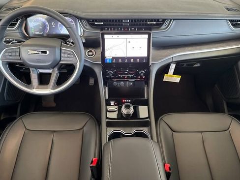 New 2025 Jeep Grand Cherokee Limited image 10