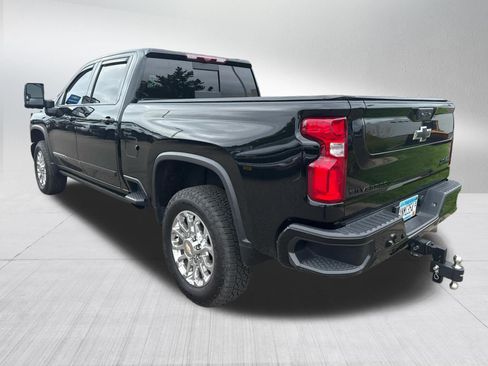 Used 2024 Chevrolet Silverado 3500 High Country w/ High Country Premium Package AWD/4WD image 3