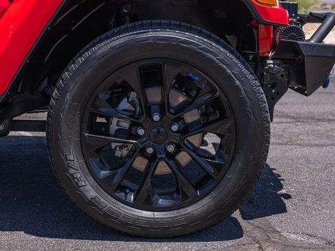 Used 2022 Jeep Wrangler Unlimited Sahara w/ Cold Weather Group image 25