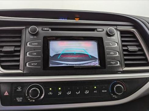 Used 2019 Toyota Highlander LE image 27