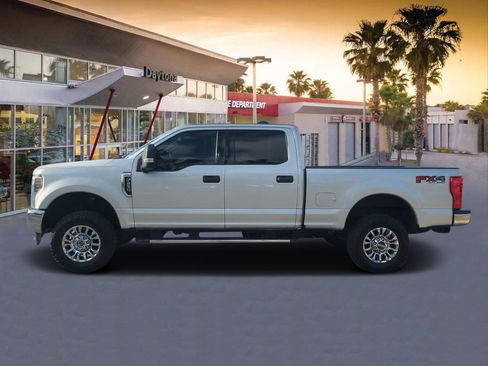 Used 2019 Ford F250 XLT w/ FX4 Off-Road Package image 6