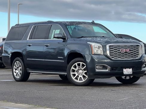 Used 2019 GMC Yukon XL Denali image 2