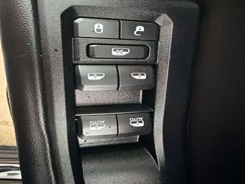 Used 2023 Jeep Grand Cherokee L Limited AWD/4WD image 19