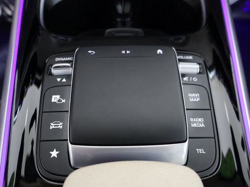 Used 2022 Mercedes-Benz EQB 300 4MATIC image 3