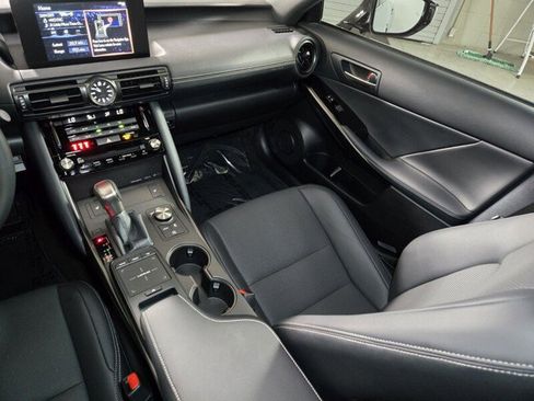 Certified 2025 Lexus IS 300 F Sport image 18