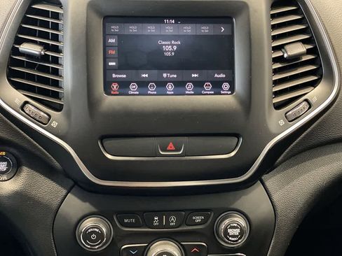 Used 2019 Jeep Cherokee Latitude Plus image 19