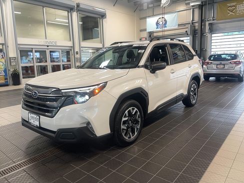 Used 2025 Subaru Forester Premium AWD/4WD image 3