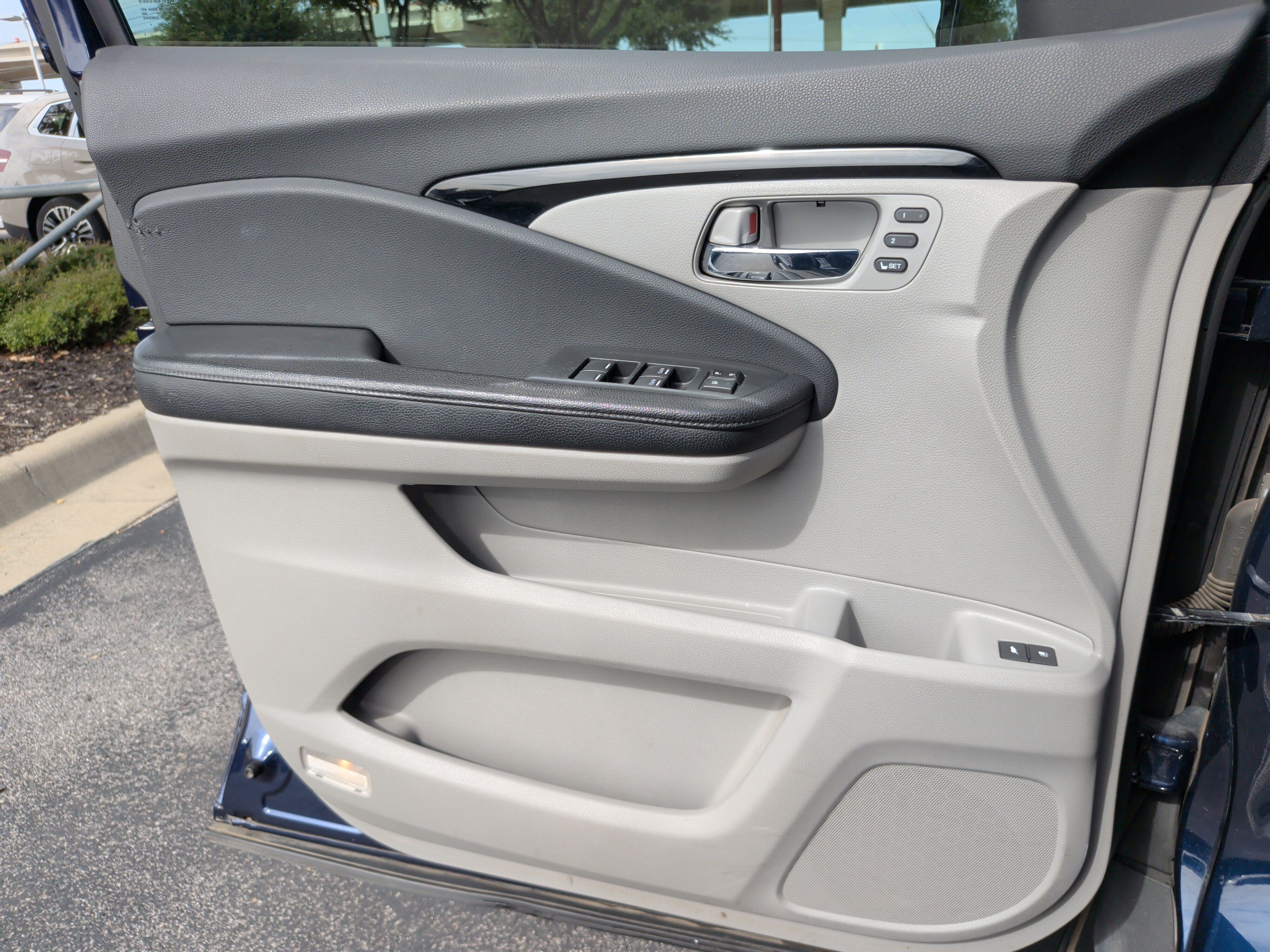 Used 2016 Honda Pilot Touring image 28