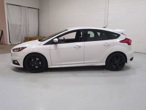 Used 2018 Ford Focus ST FWD image 7