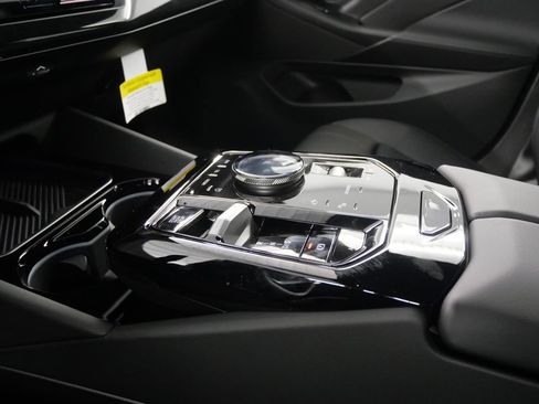 Used 2025 BMW 530i w/ Premium Package image 26