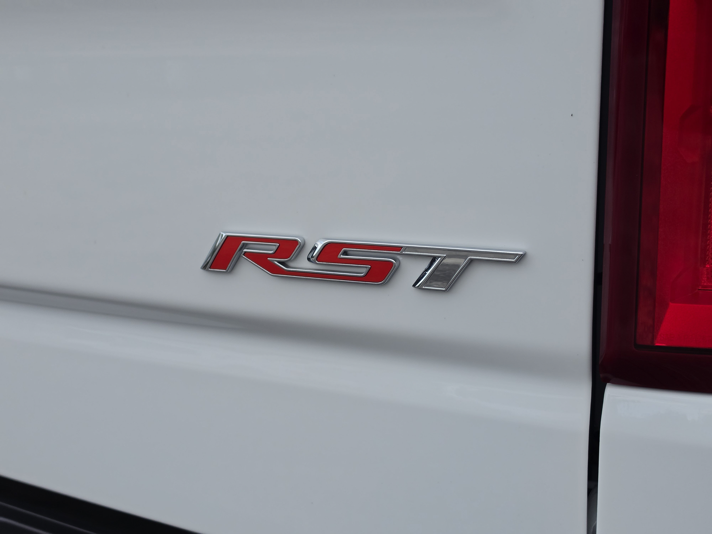 Used 2025 Chevrolet Silverado 1500 RST AWD/4WD image 16