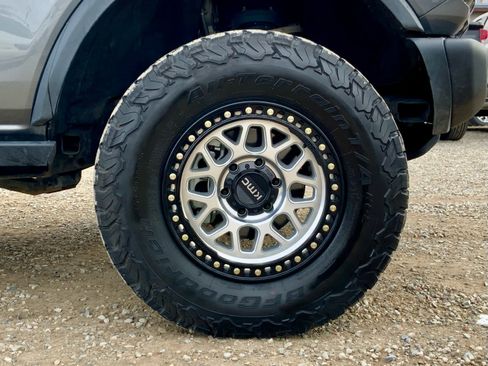 Used 2022 Ford Bronco Badlands image 16