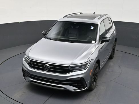 Used 2023 Volkswagen Tiguan SE R-Line FWD image 19