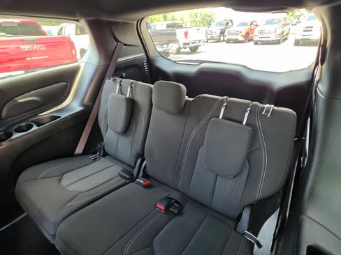 Used 2024 Chrysler Pacifica Touring FWD image 23