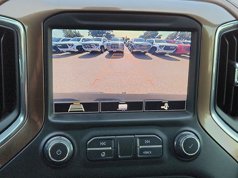 Used 2020 Chevrolet Silverado 1500 High Country w/ Z71 Off-Road Package AWD/4WD image 18