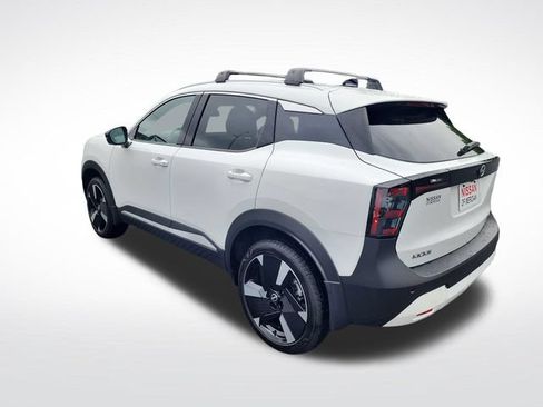 Used 2026 Nissan Kicks SR w/ SR Premium Package FWD image 3