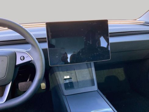 Used 2024 Tesla Model 3 Standard Range RWD image 6