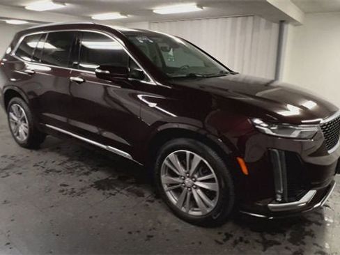 Used 2021 Cadillac XT6 Premium Luxury image 2