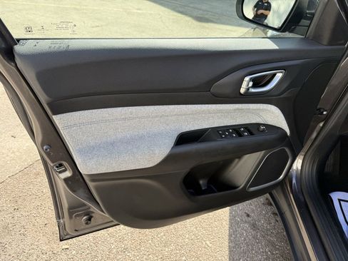 Used 2022 Jeep Compass Latitude image 12