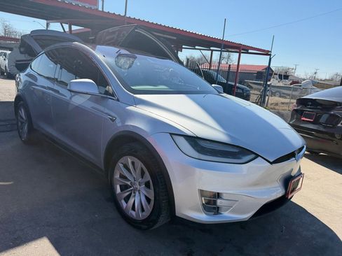 Used 2016 Tesla Model X image 3