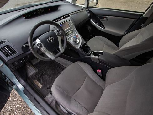 Used 2013 Toyota Prius Plug-In Hybrid image 11