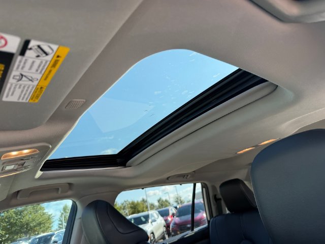 Used 2020 Toyota Highlander XLE AWD/4WD image 33