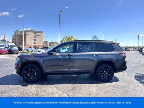 Used 2022 Jeep Grand Cherokee L Limited w/ Black Appearance Package image 4