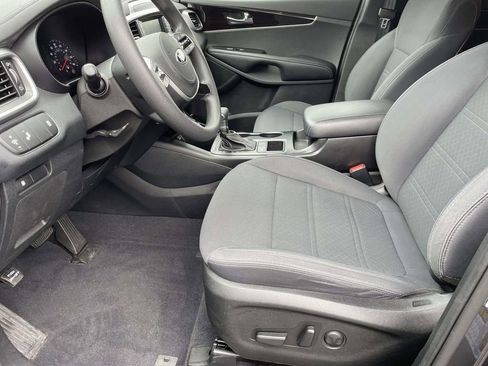 Used 2019 Kia Sorento LX image 19