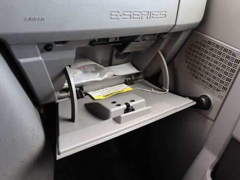 Used 2013 Ford E-250 and Econoline 250 image 30