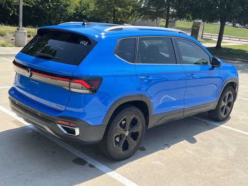 Certified 2025 Volkswagen Taos SEL image 10