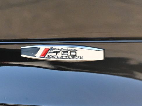 Used 2005 Lexus SC 430 Convertible image 32