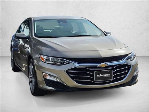 Used 2024 Chevrolet Malibu LT image 3