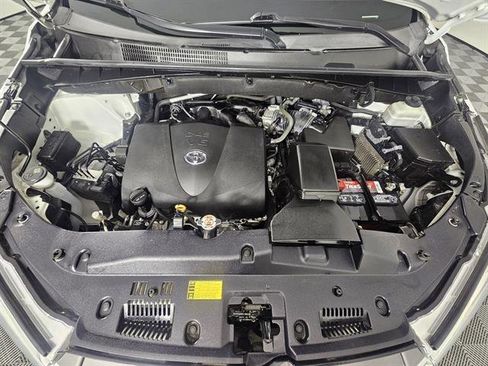 Used 2019 Toyota Highlander XLE image 11