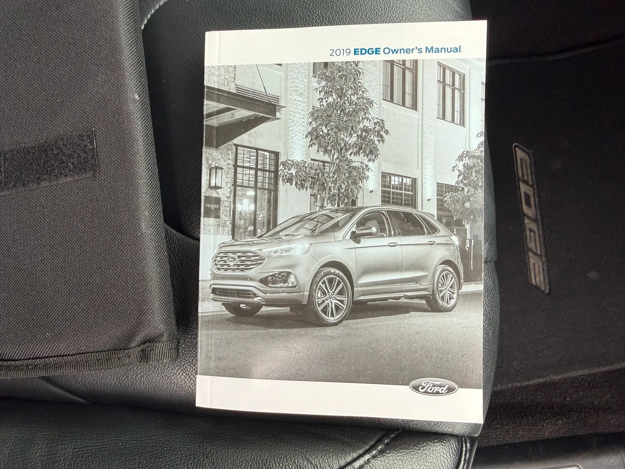 Used 2019 Ford Edge Titanium FWD image 36