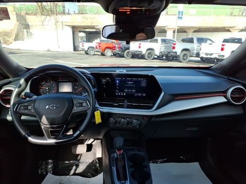 Used 2024 Chevrolet Trax RS w/ Sunroof Package image 15